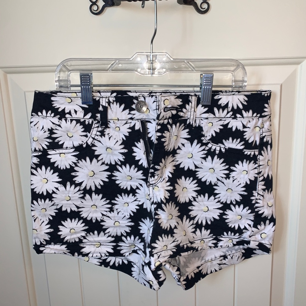 Daisy printed high waisted shorts (7)